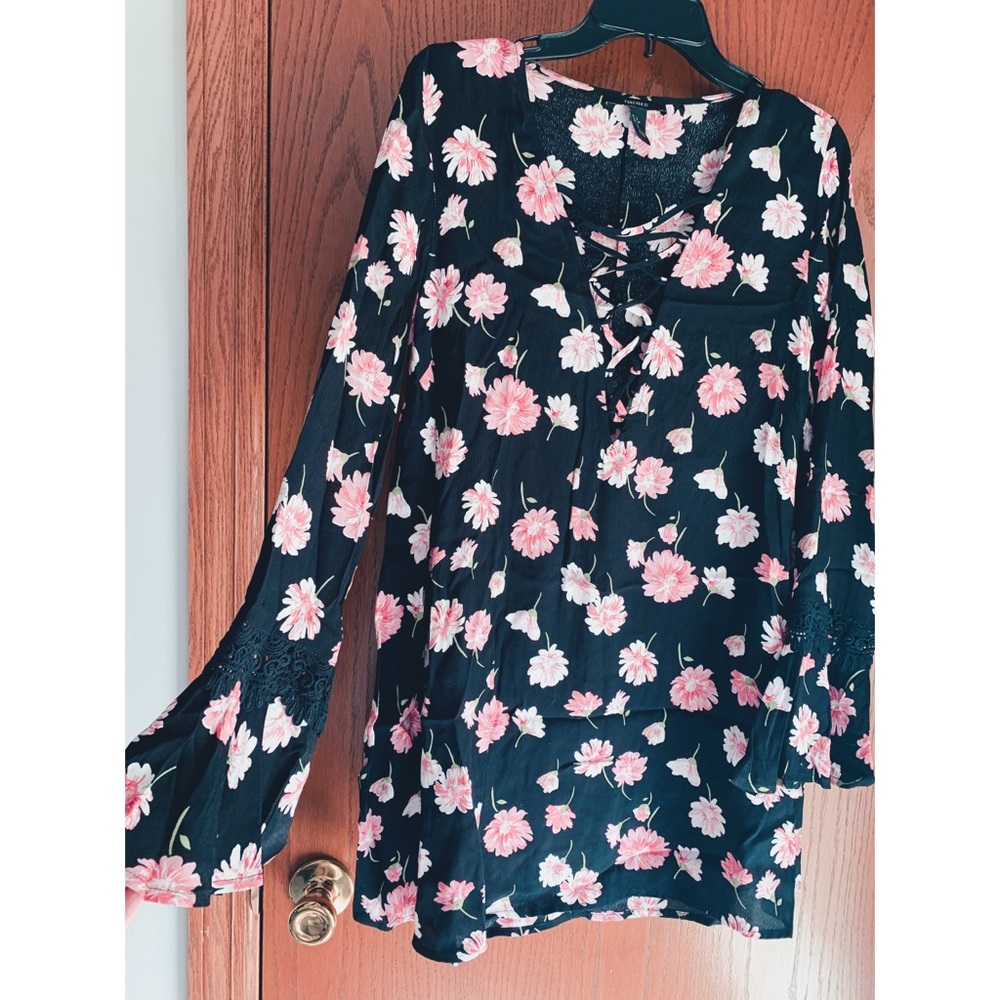 Bell-sleeve, criss-cross v-neck floral dress